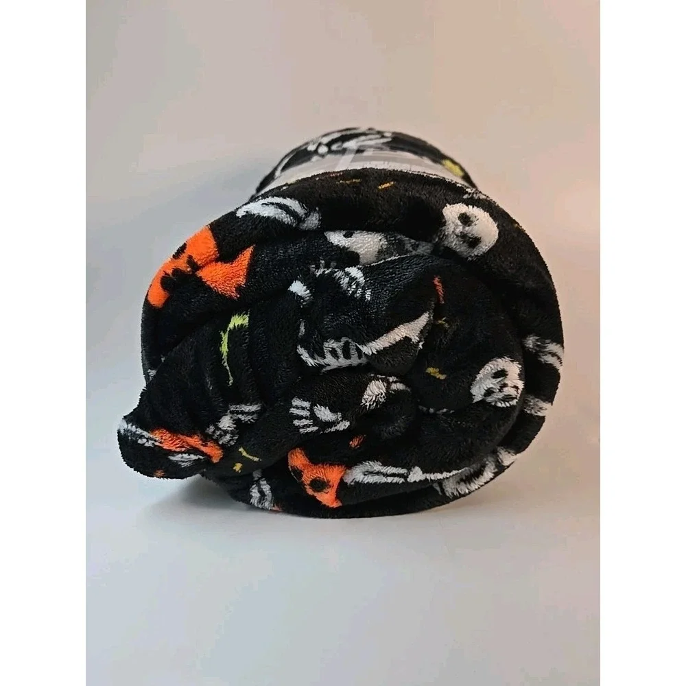 The Big One Oversized Plush Throw 5ft x 6ft‎ Halloween Skeleton Pumpkin Seasonal